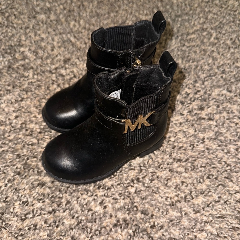 MK boots 5c